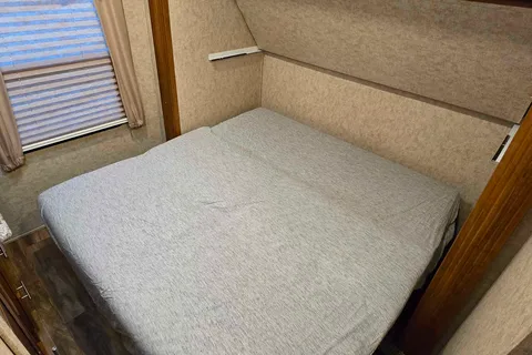 Super Spacious Bunk-House Travel Trailer
