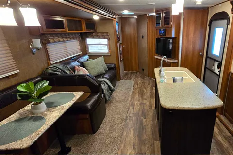 Super Spacious Bunk-House Travel Trailer