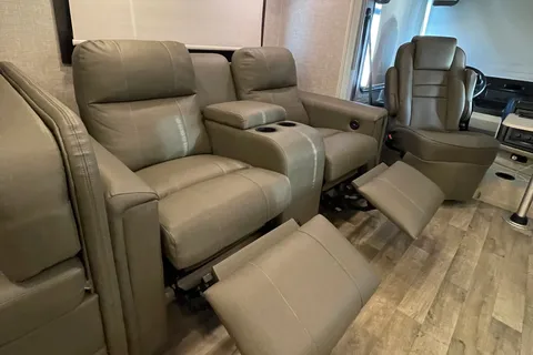 2 Bath- Class A Entegra Coach Visión xl CL40