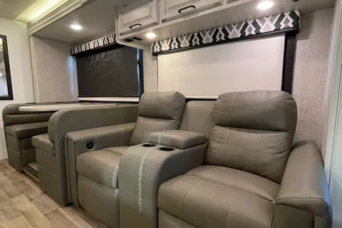 2 Bath- Class A Entegra Coach Visión xl CL40