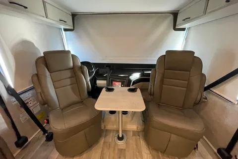 2 Bath- Class A Entegra Coach Visión xl CL40