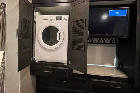 2 Bath- Class A Entegra Coach Visión xl CL40