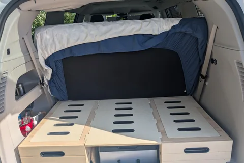 INDIE, notre Chrysler Grand Caravan 2023 aménagée pour vivre vos aventures !