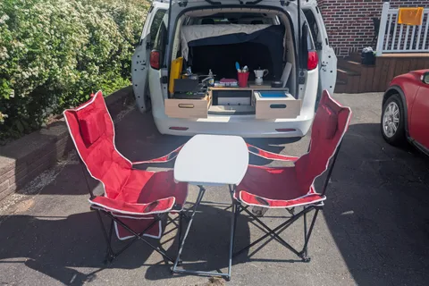 INDIE, notre Chrysler Grand Caravan 2023 aménagée pour vivre vos aventures !