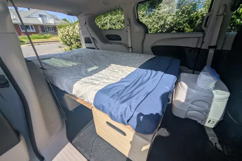 INDIE, notre Chrysler Grand Caravan 2023 aménagée pour vivre vos aventures !