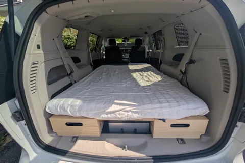 INDIE, notre Chrysler Grand Caravan 2023 aménagée pour vivre vos aventures !