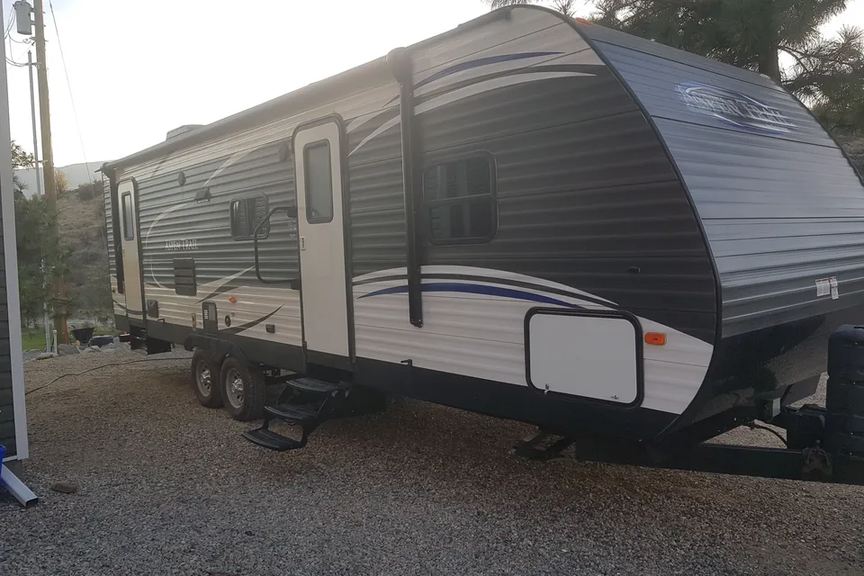 Hidden Gem RV Cottage - Private beach