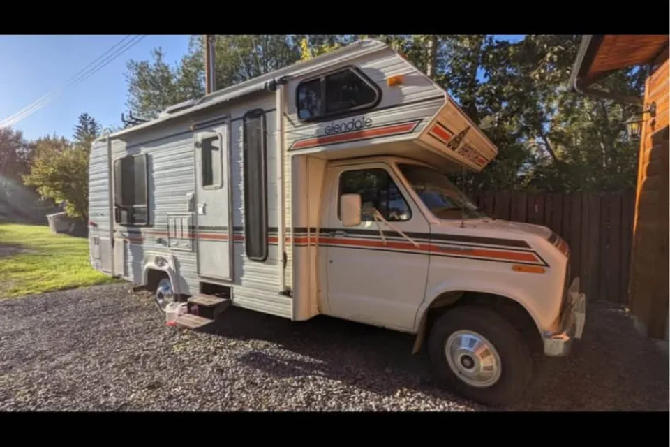 Glenda: the Scandi Cabin on wheels