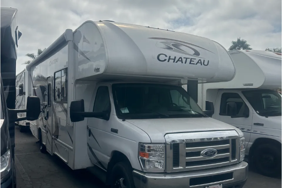 C8 2022 Thor Motor Coach Chateau