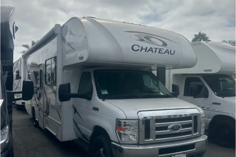 C8    2022 Thor Motor Coach Chateau
