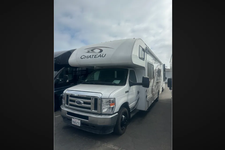 C8 2022 Thor Motor Coach Chateau