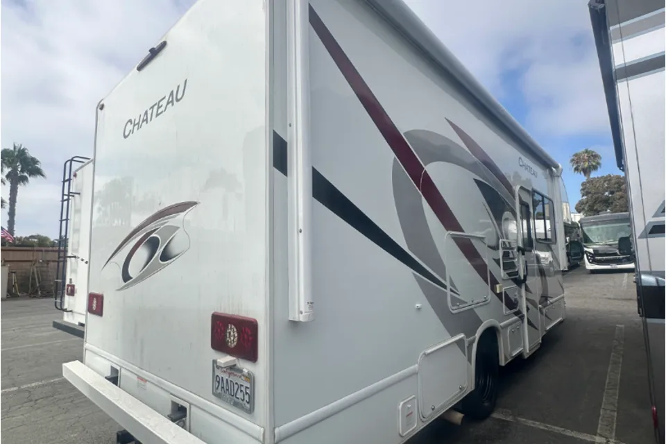 C8 2022 Thor Motor Coach Chateau