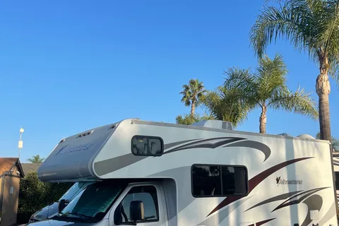 Myles's Adventurer Manufacturing 2017 ford E350 Adventurer Class C 23’ RV Class C