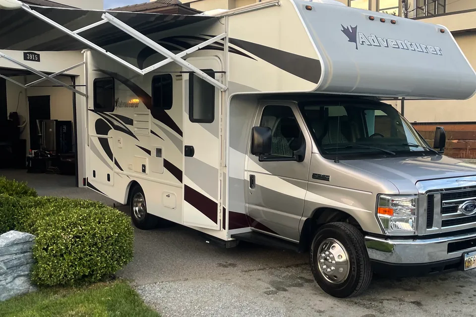 Myles's Adventurer Manufacturing 2017 ford E350 Adventurer Class C 23’ RV Class C