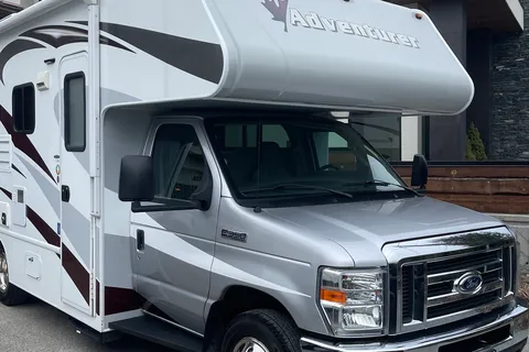 Myles's Adventurer Manufacturing 2017 ford E350 Adventurer Class C 23’ RV Class C
