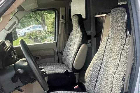 Myles's Adventurer Manufacturing 2017 ford E350 Adventurer Class C 23’ RV Class C