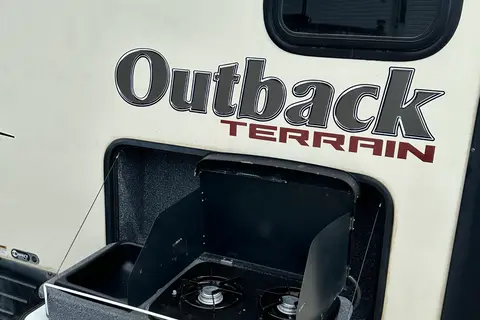 Delivery Available | Family Camper | Outdoor Kitchen | 2 Slide-outs | Sleeps 6