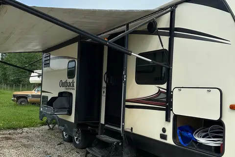 Delivery Available | Family Camper | Outdoor Kitchen | 2 Slide-outs | Sleeps 6