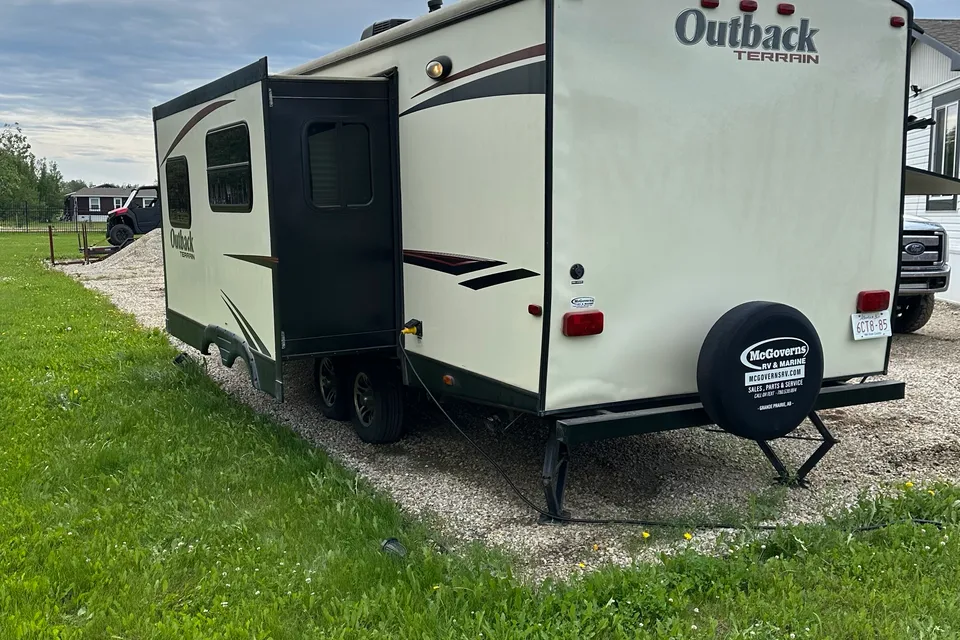 Spacious Family Camper | Outdoor Kitchen | 2 Slide-outs | Sleeps 6 | Outback Terrain 265TRB