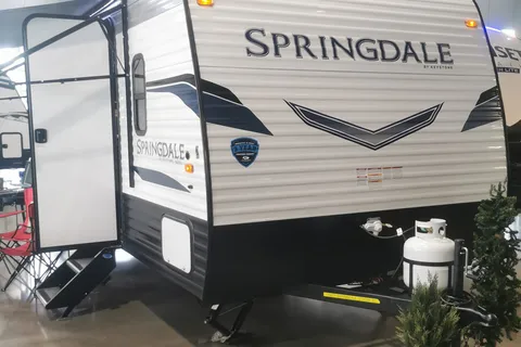 Dennis's Keystone 2022 Travel Trailer