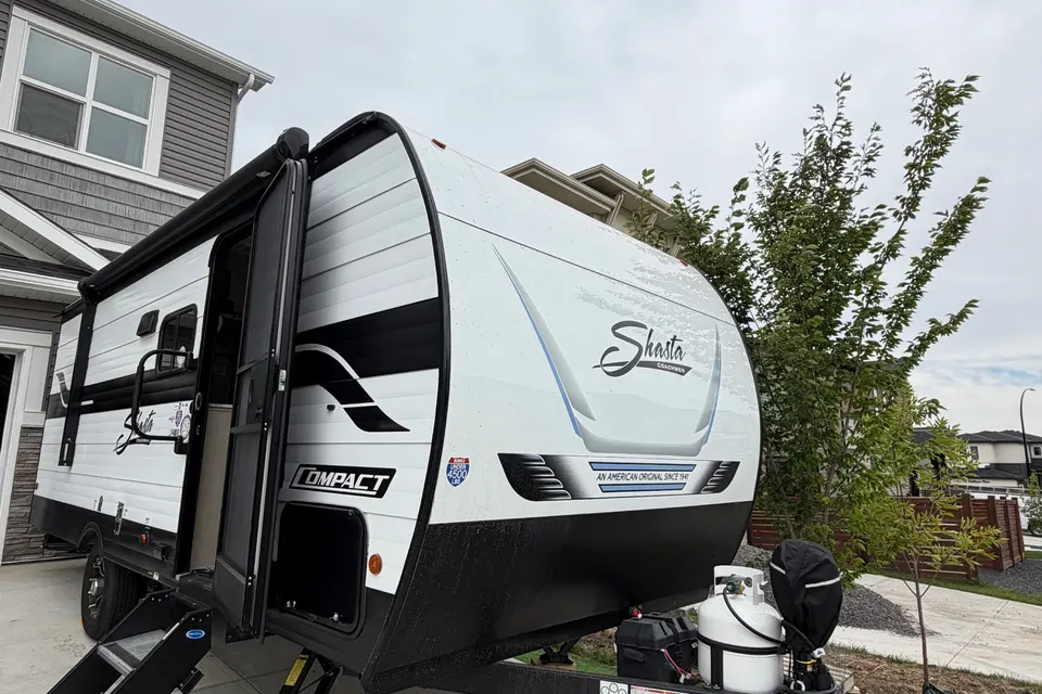 Shasta's Brand new 2026 20' Travel Trailer