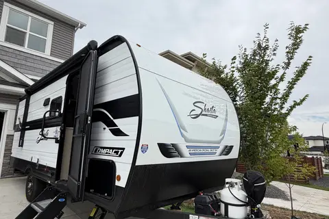 Shasta's Brand new 2026 20' Travel Trailer