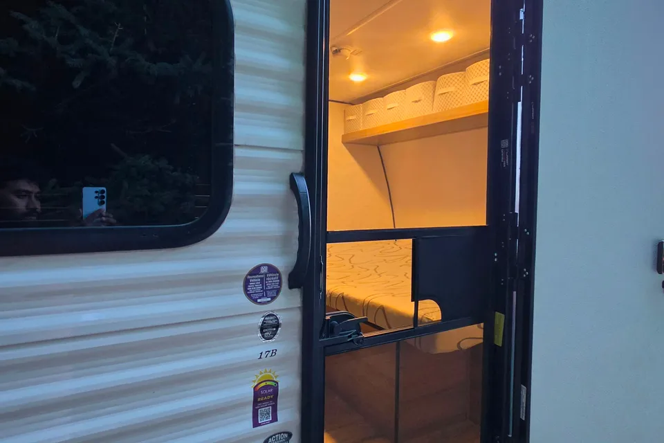 Coleman 17B Travel Trailer