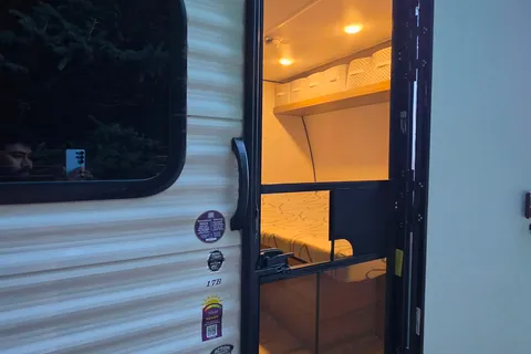 Coleman 17B Travel Trailer