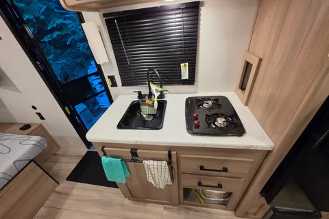 Coleman 17B Travel Trailer