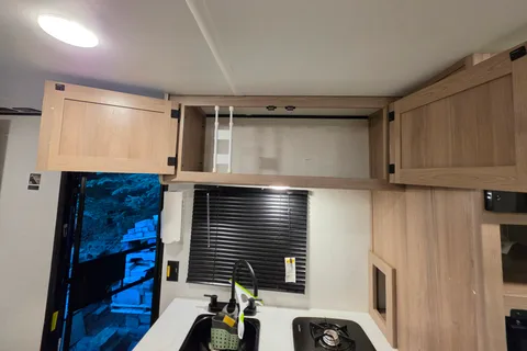 Coleman 17B Travel Trailer