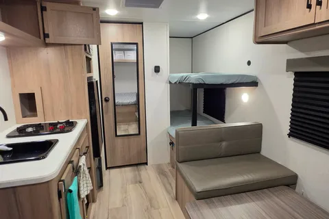 Coleman 17B Travel Trailer