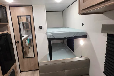 Coleman 17B Travel Trailer