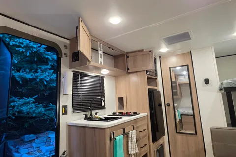 Coleman 17B Travel Trailer