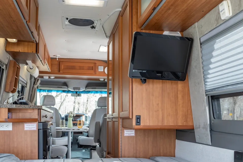 Meet Snoopy – Your Adventure-Ready Roadtrek Sprinter Van!