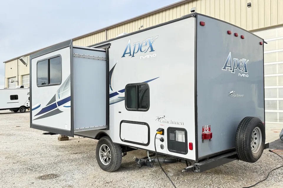 Light weight family friendly Coachmen Apex Nano 193bhs Travel Trailer