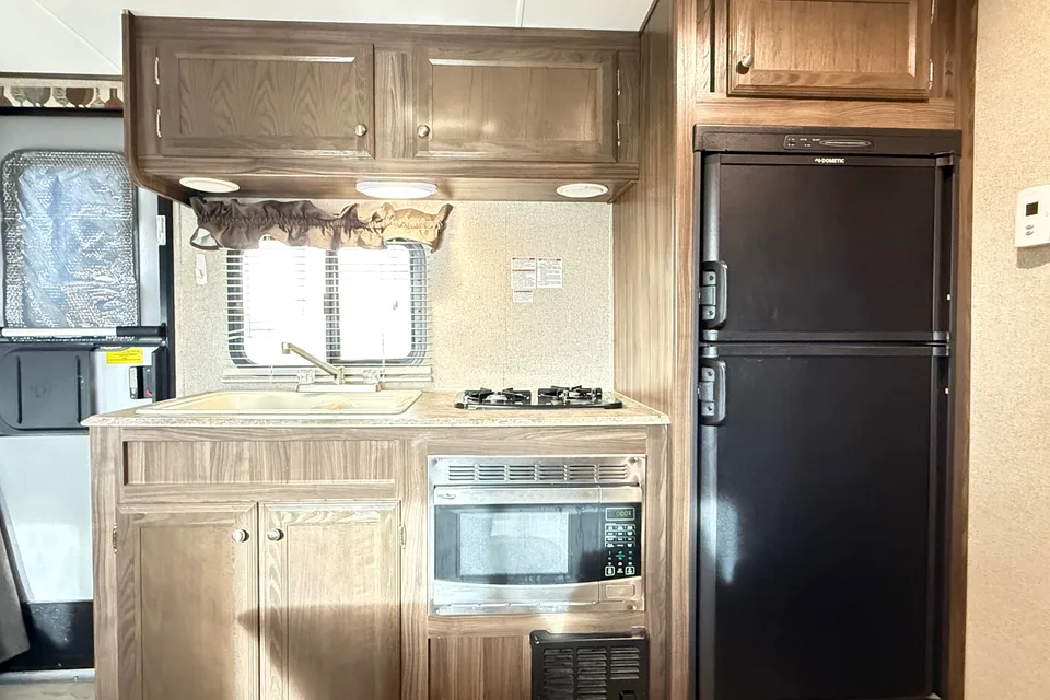 Light weight family friendly Coachmen Apex Nano 193bhs Travel Trailer
