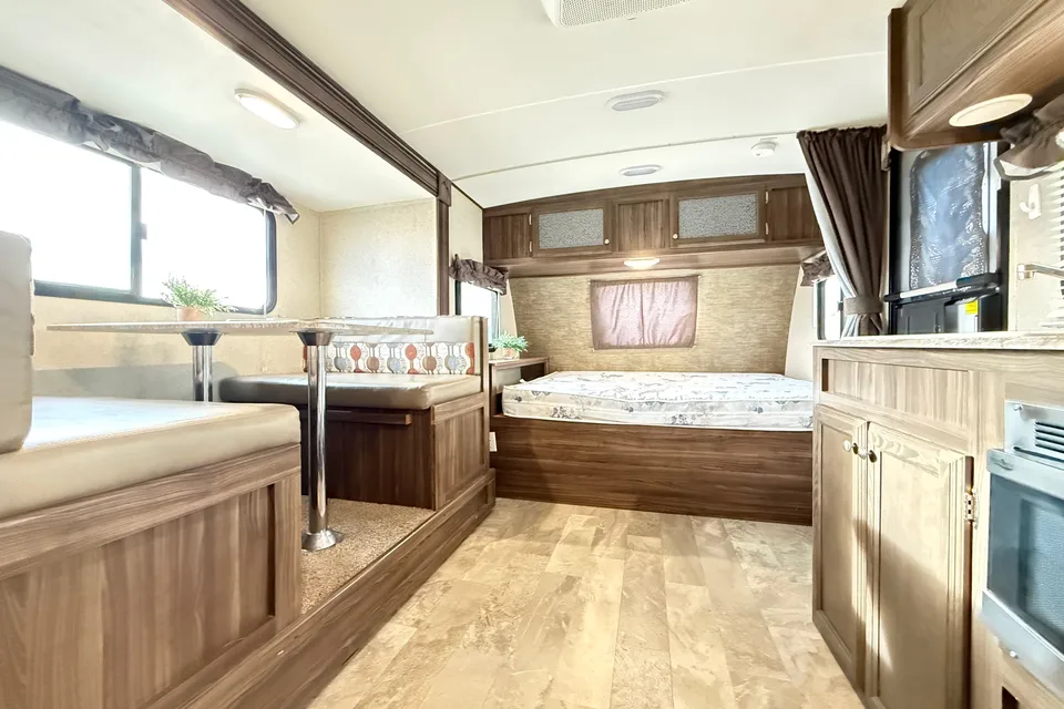 Light weight family friendly Coachmen Apex Nano 193bhs Travel Trailer