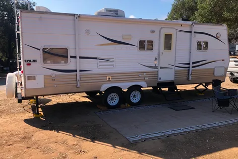 NEWLY RENOVATED 30 FT HOME AWAY FROM HOME**DELIVERY ONLY**