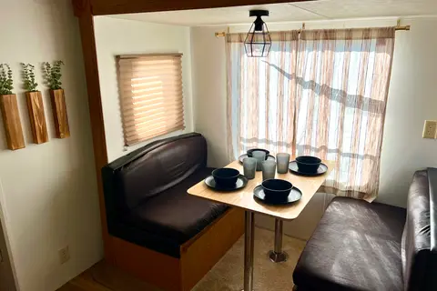 NEWLY RENOVATED 30 FT HOME AWAY FROM HOME**DELIVERY ONLY**