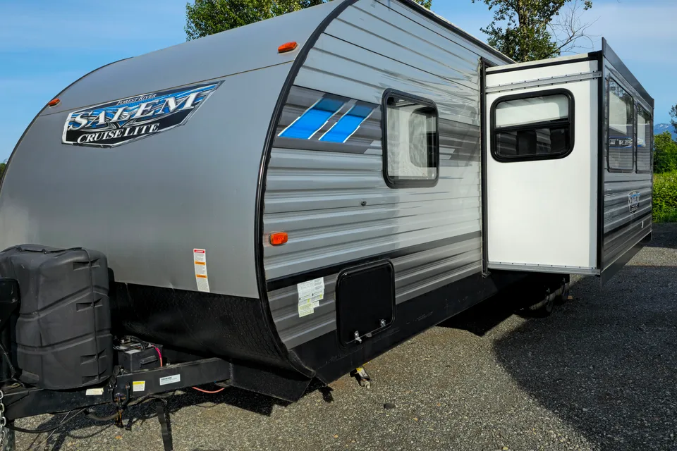 2022 Forest River Salem Cruise Lite Travel Trailer sleeps 10