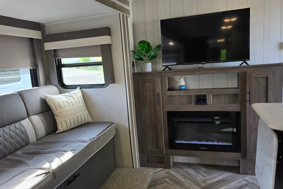 2022 Forest River Salem Cruise Lite Travel Trailer sleeps 10