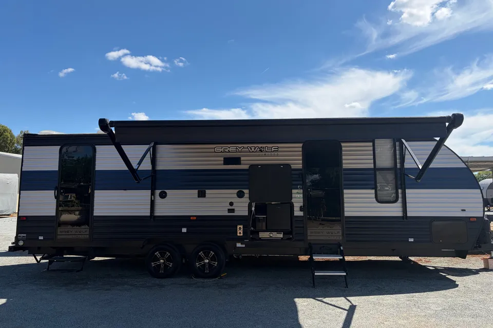 Luxury  Greywolf 26DBH Travel Trailer with fireplace