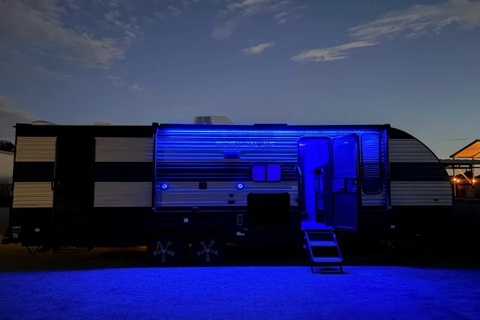Luxury  Greywolf 26DBH Travel Trailer with fireplace