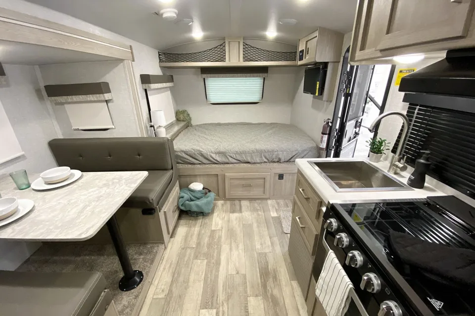 🌲 Adventure-Ready Family Trailer — Easy Tow • Sleeps 6 • Unlimited Miles