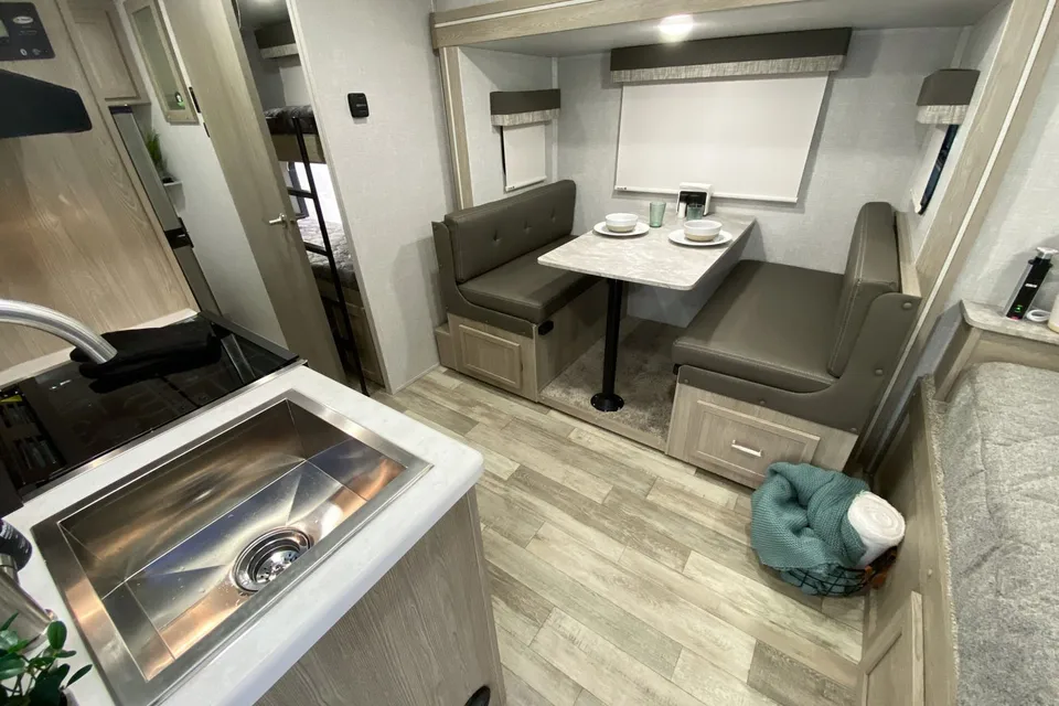 🌲 Adventure-Ready Family Trailer — Easy Tow • Sleeps 6 • Unlimited Miles
