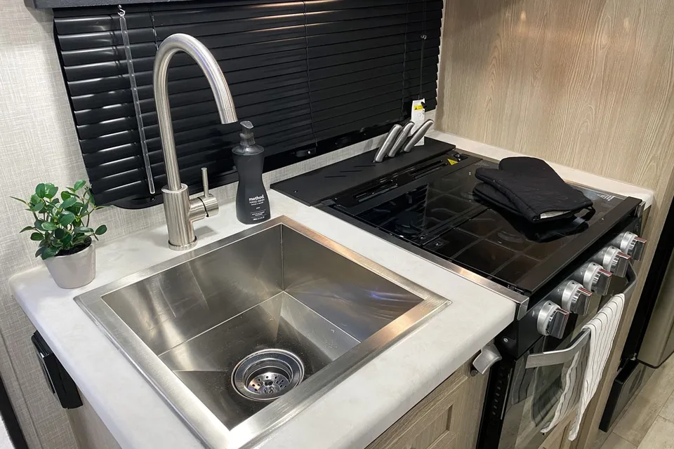 🌲 Adventure-Ready Family Trailer — Easy Tow • Sleeps 6 • Unlimited Miles