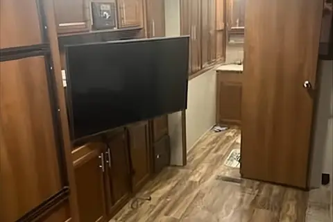 Mitch's Prime Time Avenger Travel Trailer