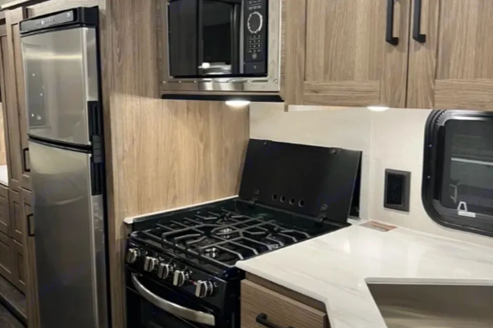 'Valerie' 2023 Winnebago Vista ACO2044