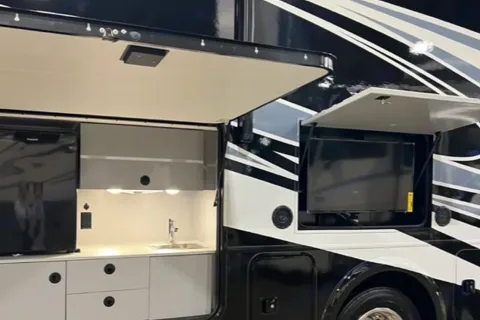 'Valerie' 2023 Winnebago Vista ACO2044