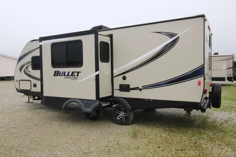 Ultimate Family Basecamp — Pristine 28' Keystone Bullet | Sleeps 8 | Pickup Only